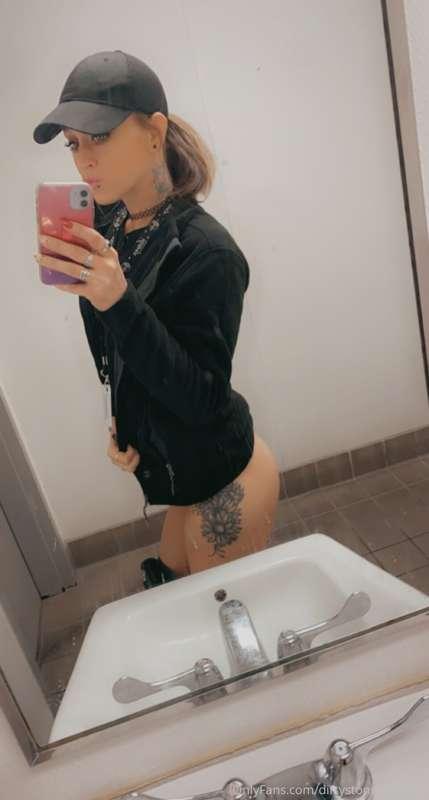 Work selfie 🍑