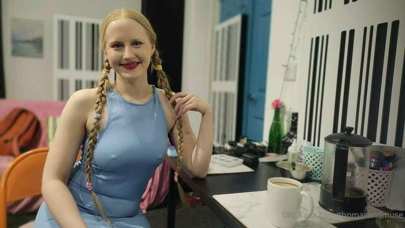 Here's @lucymuse to welcome you into her HUB - The hive of a..