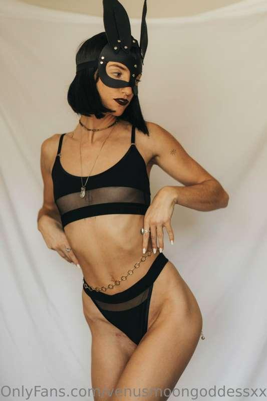 The play party was a SUCCESS 🖤 

What questions do you guys ..