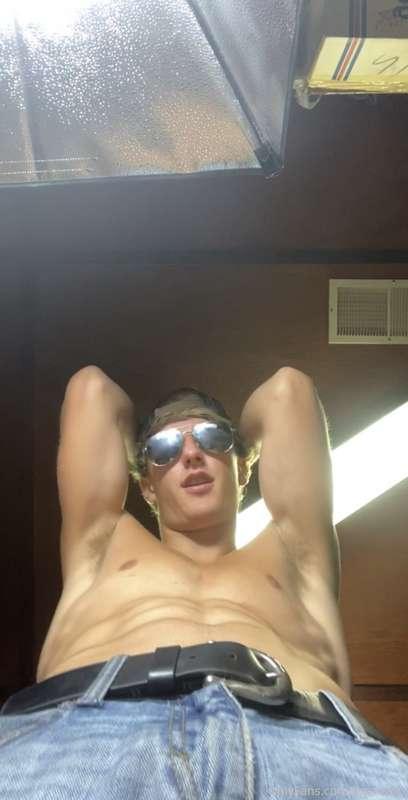 Armpits and Abs 😈
