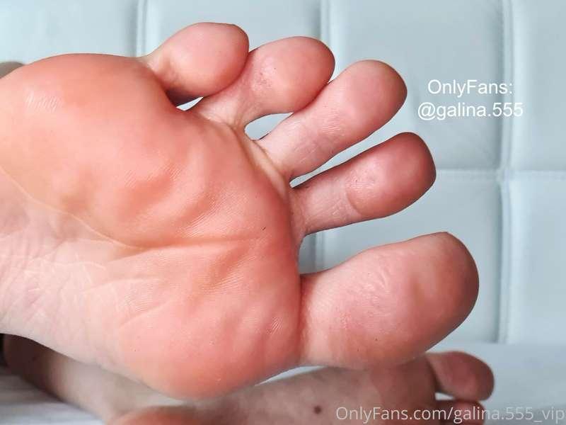 Sexy (soles) Friday! Will you let me trample on you?