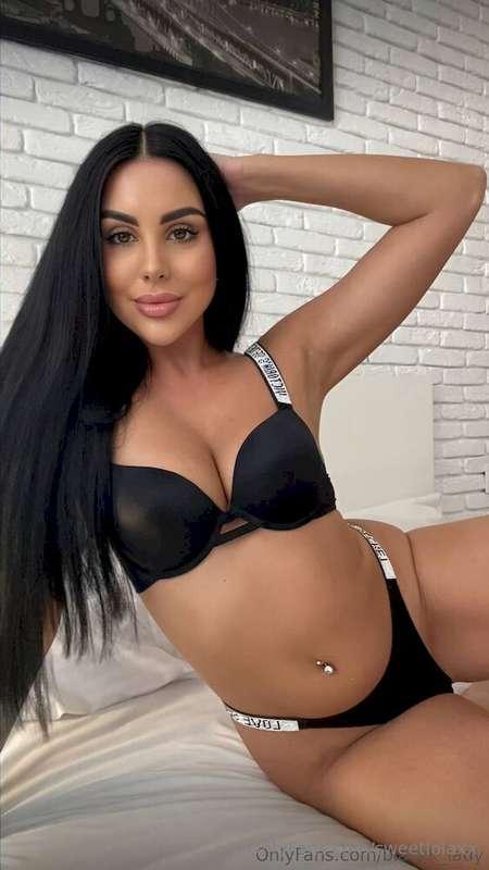 🔥CUTE KITTY @blackk_lady🔥Loves cocks of all sizes😍When she g..