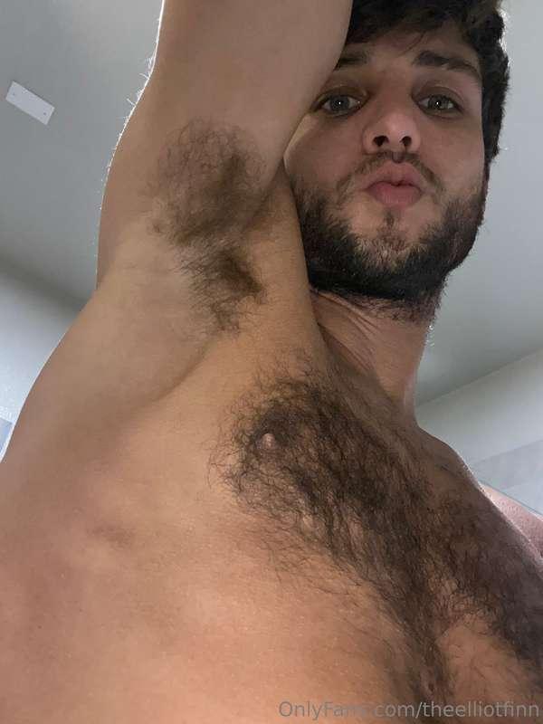 Who loves my pits and cum? 🥵