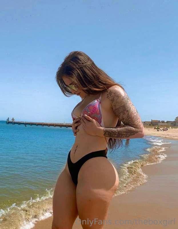 m33t me at the beach :)