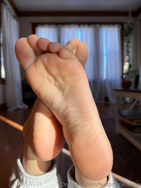 I’m soooo obsessed with the way the light is hitting my sole..