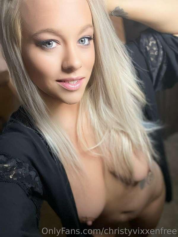 It Titty Tuesday what are your plans for today?! DM me so we..