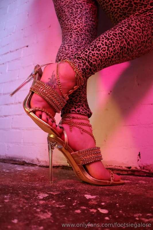 footsiegalore image #16