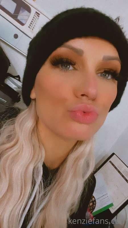 Buy me a coffee? I'll send a naughty treat in return! 😈😝