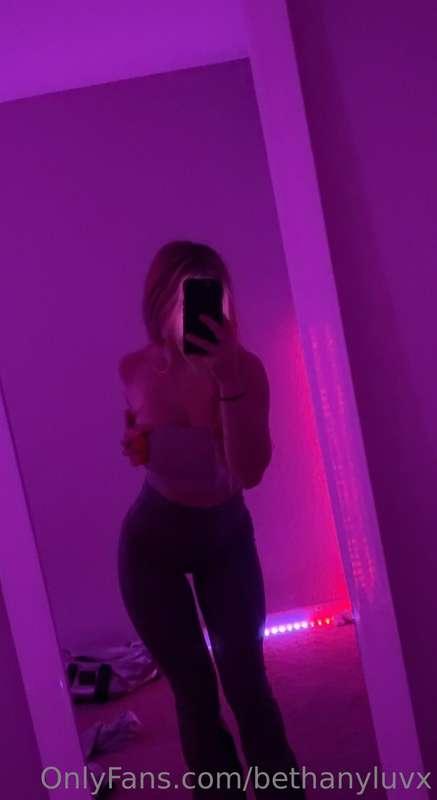 got new pants. Baby how do you think my booty looks in them ..