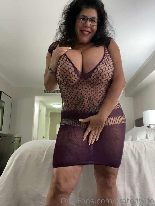 I’m sitting in my hotel room waiting for you to come fuck me..
