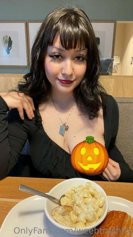 See you on my other page @weebtrashh 🫣 free dick rates rn!
