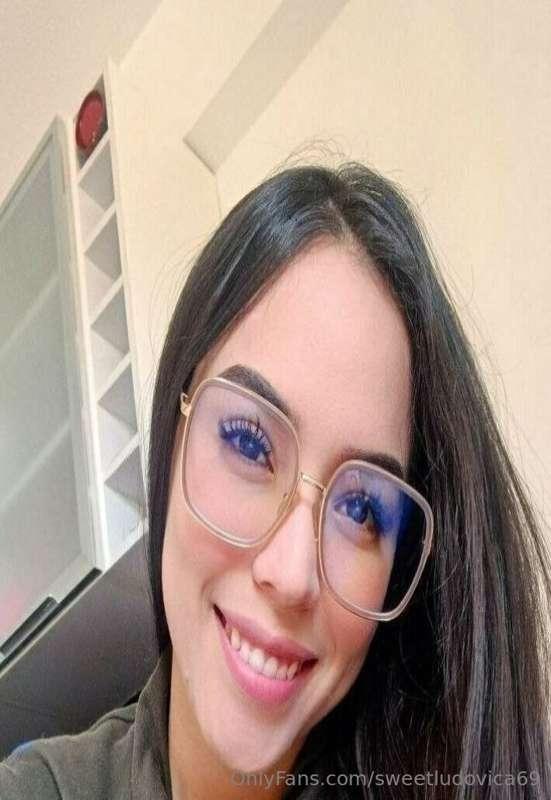 You will fall in love with my pretty face and my sweet body ..