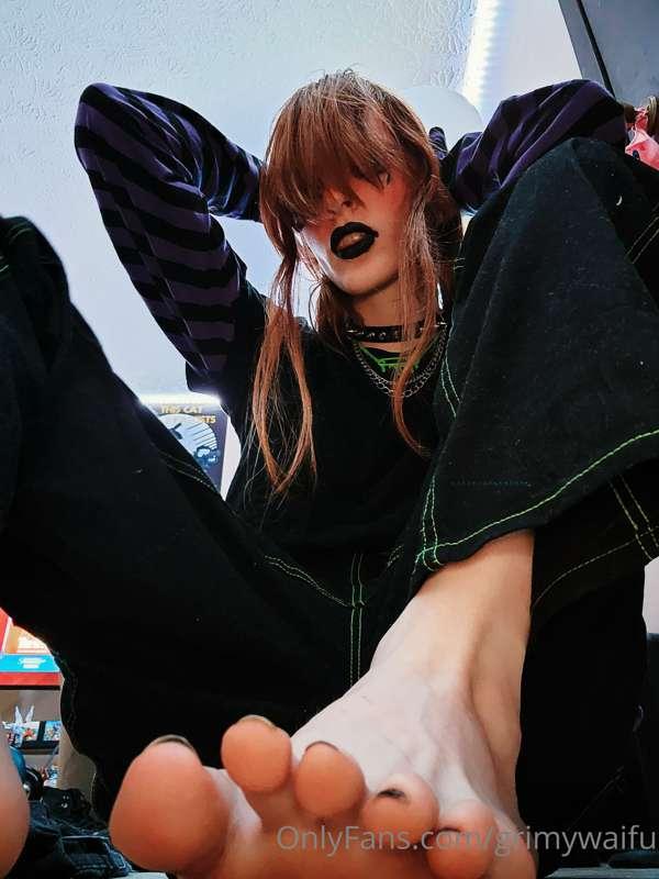 more feet for the feet lovers :3 <3