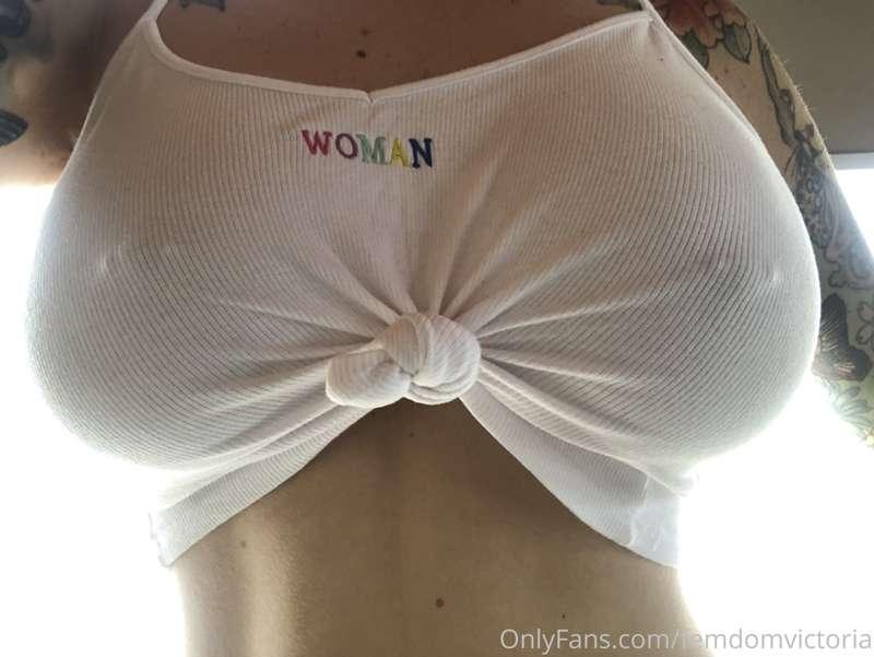 Titty tuesday 🖤🖤🖤