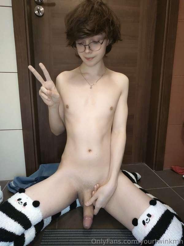 Wanna fuck? 
I'm moving out to a new apartment tonight 🤟 mor..