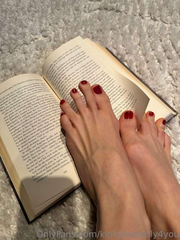 Reading always makes me .... 😈🔥🌹