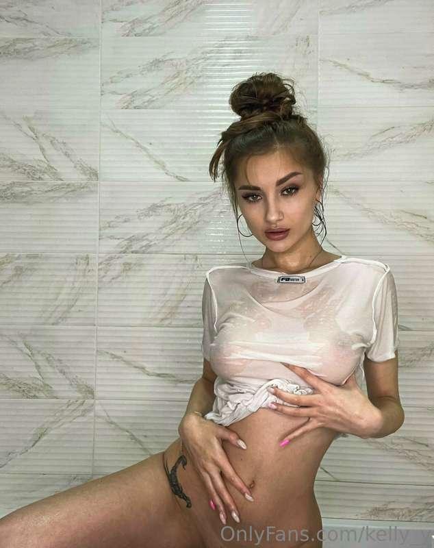 The wet girl is ready to dance for you 🥰 Just ask her to do ..