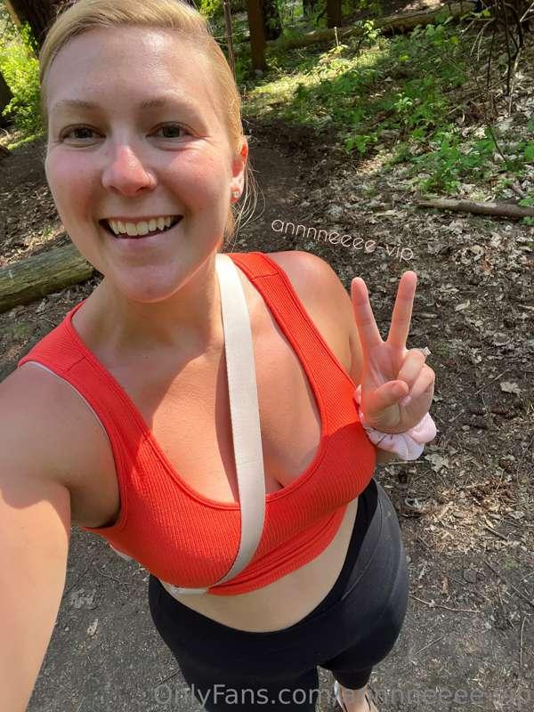 On my little nature walk yesterday 🥰 🌲 🌺