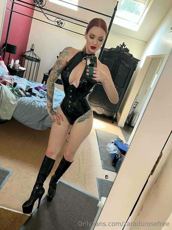 crawl to me 

VIP @zaradurose