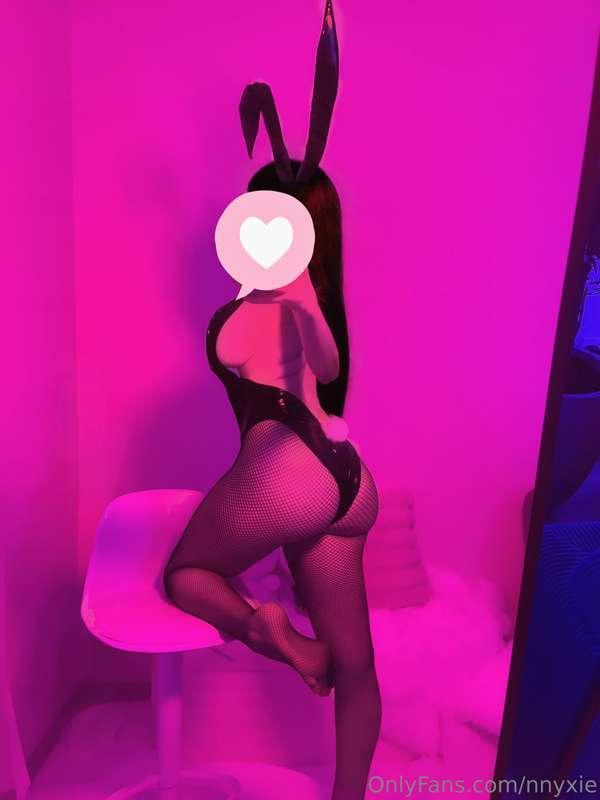 no cosplay jst being a slutty bunny today🖤💘