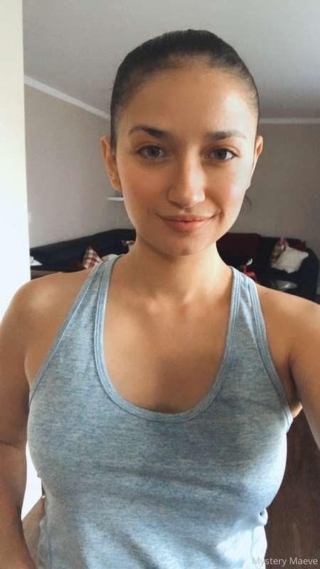 Going to be dying during a workout stream soon. 😅🤣