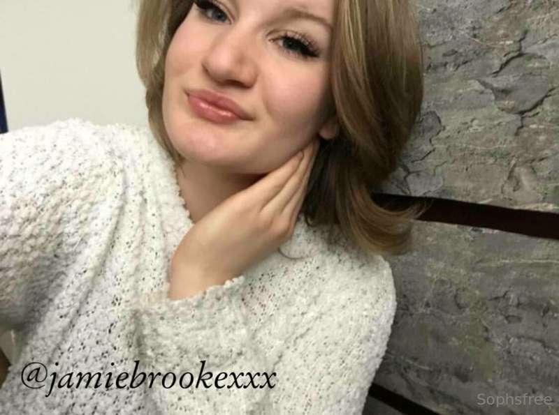 *@jamiebrookexxx* 

#ad 
i'm totally WET😘 
FOLLOW ME FOR FRE..