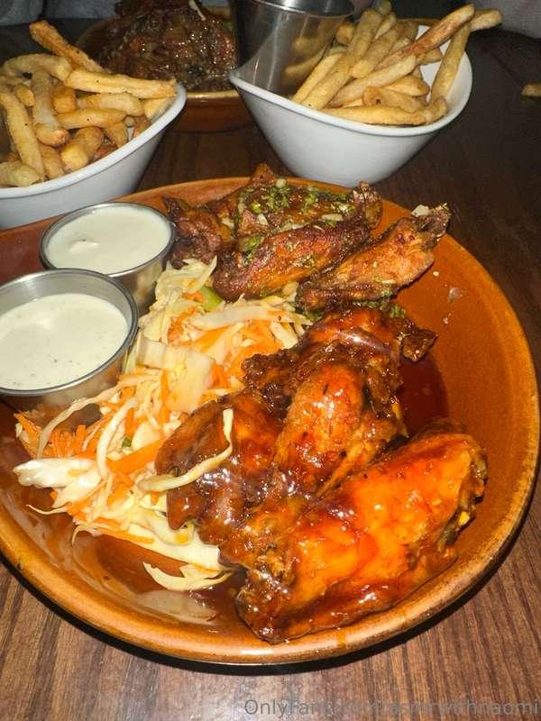 Some delicious wings I had the other day😋. Lmk if you guys w..