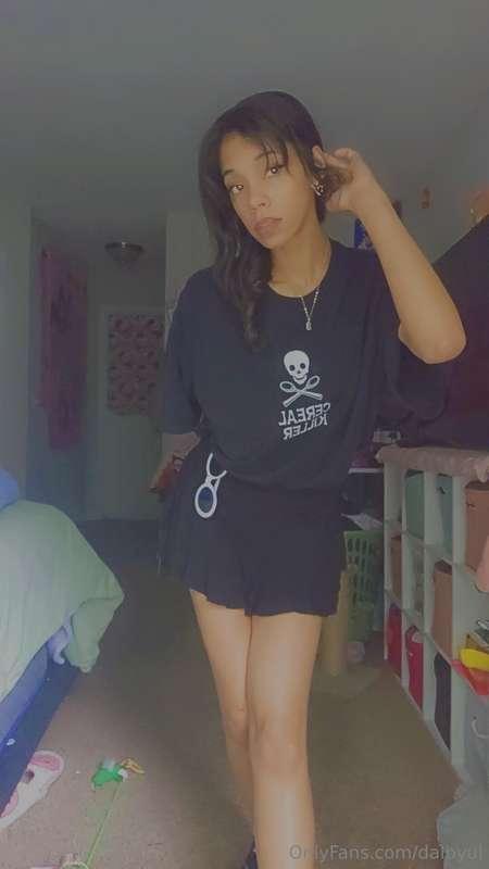 Do you like my outfit babe? 🥰🥰❤️🖤Catch me on:💲 keydrianna🕓 T..