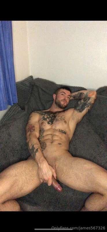 Little play around on the sofa FYEO 😏😏😏😏