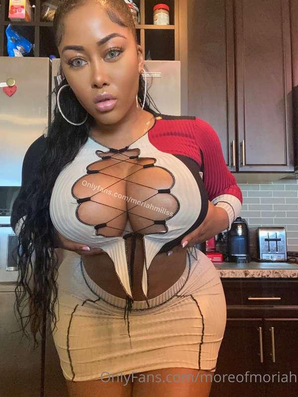 Sucking, tittyfuck or squeezing? 🍒  Which one do you want pa..