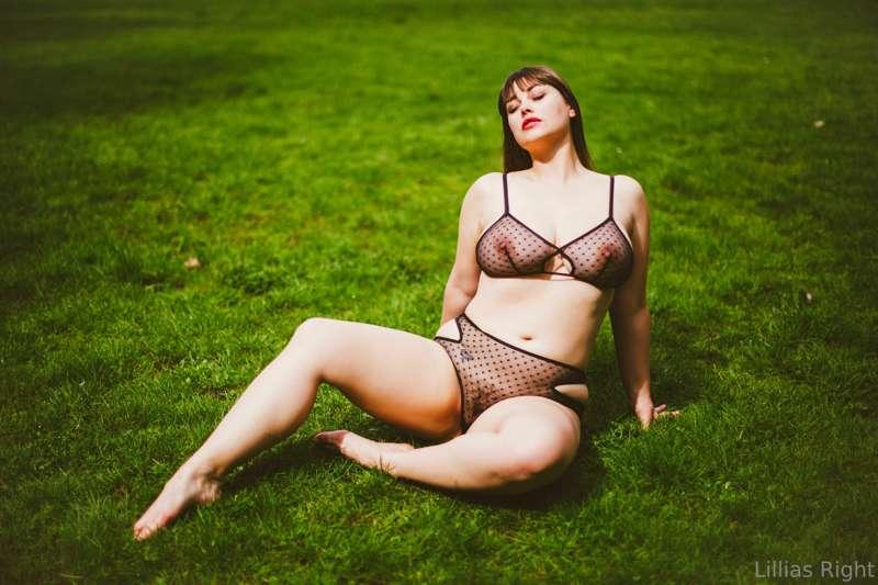 Woke up so horny 

Photo by Carolyn Jean