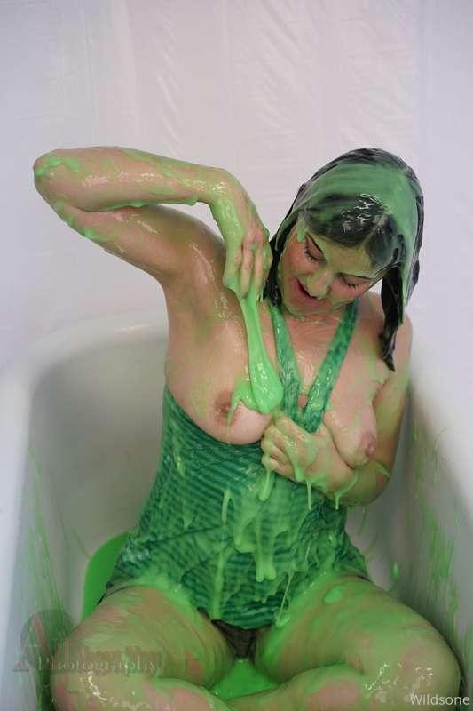 This slime photo set is freaking fantastic!  Want to see all..