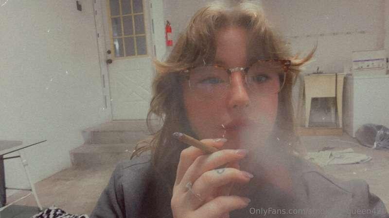 smoking_queen420 main image