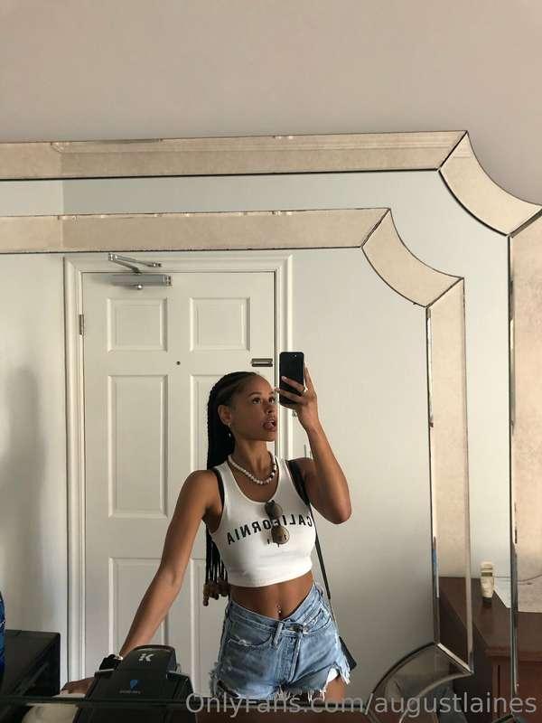 mirror selfies in paradise 🏝️