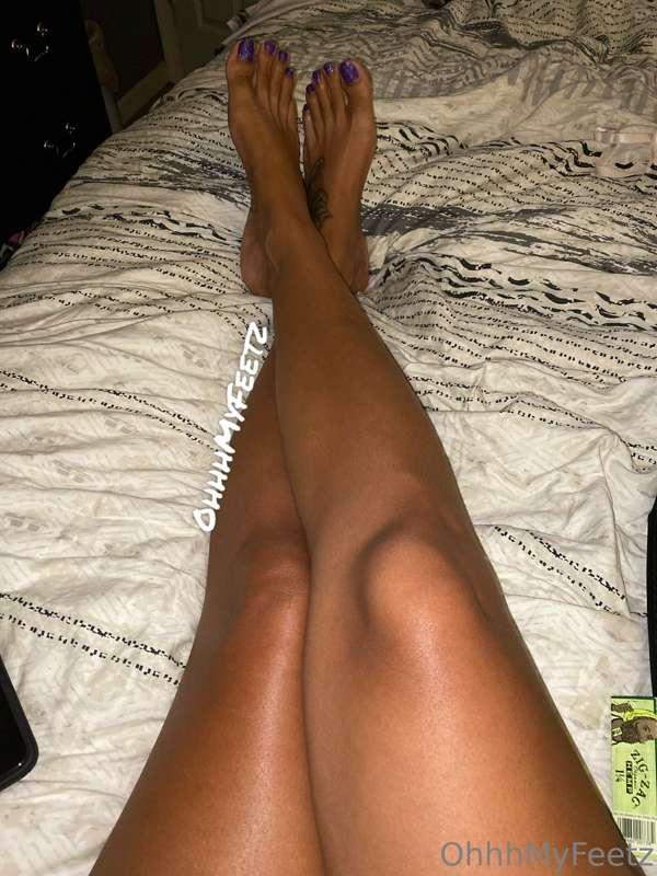 What y’all up tonight??? 

#longlegs #longtoes #size10s #big..