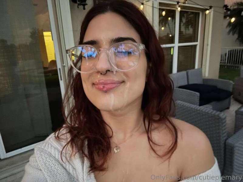Do I look pretty with nut 🥜 💦 on my face?  ***like*** if I d..
