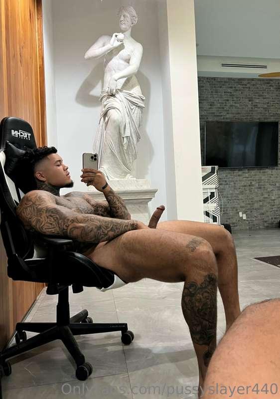 No seats left? Sit down here😈🍆