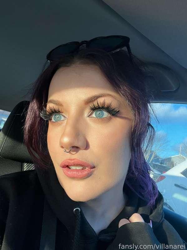 Do you like blue eyes? ☺️💖

#fyp #blueeyes #purplehair #makeup #eyeliner #lips #eyes 