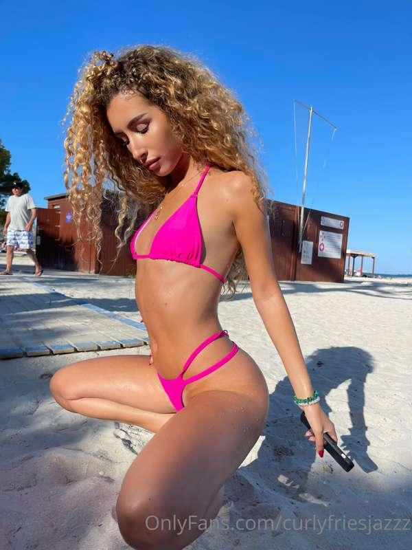 Hot pink bikini baby 💓