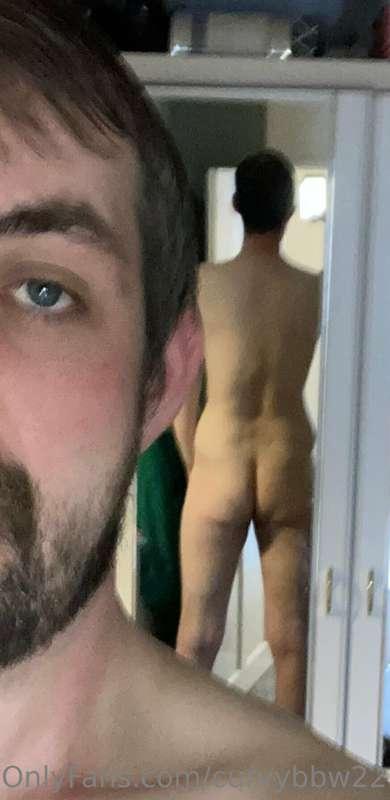 Go check out the tall guy from next door 🔥
It’s free to subs..