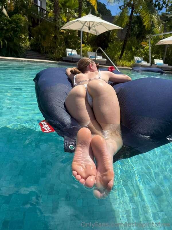 Do my bare soles turn you on baby?? 🦶