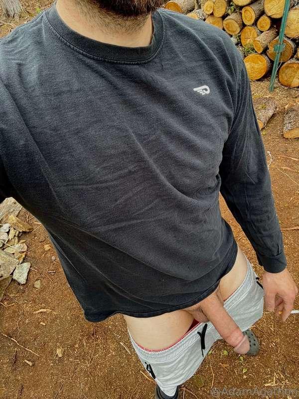 Hanging free 😏😈🍆