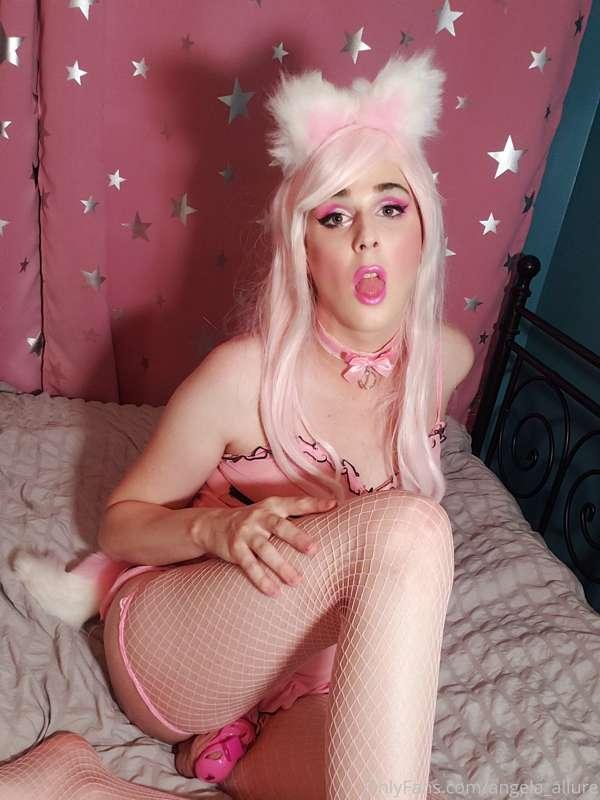 Sissy Kitty😽💖
Want to feed this hungry kitty some yummy cum💦..