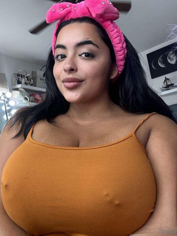 Going live on TikTok @Taniabombonxo see you there baby 😘😘