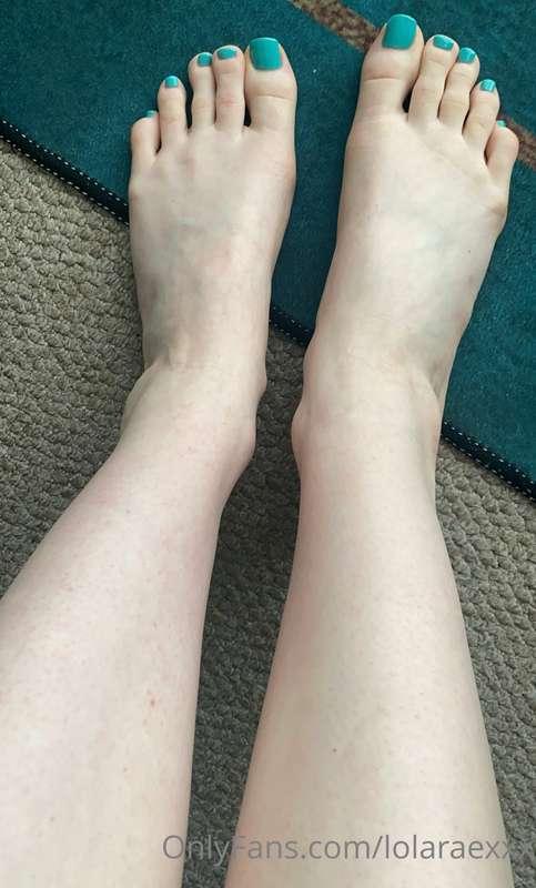 🦶 😝