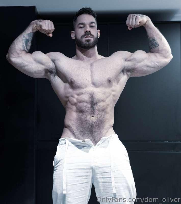 Flexing the best parts you can’t get enough of 💪🔥 Giving you..