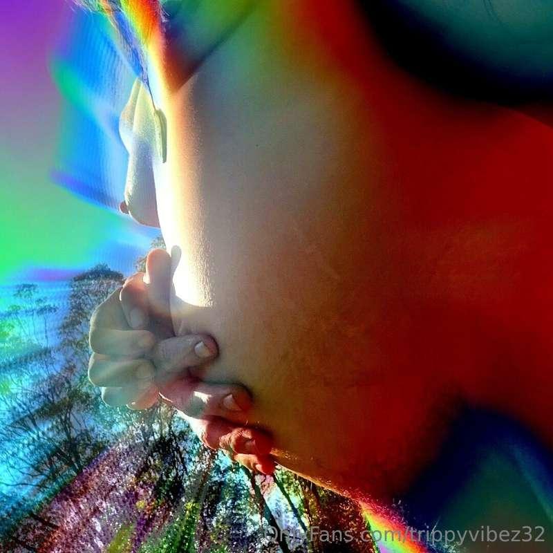 When trippy porn turns into trippy spawn? 😝

- Sid and Lucy ..