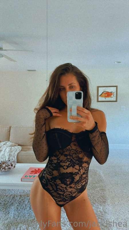 Some black lace for your Monday🖤