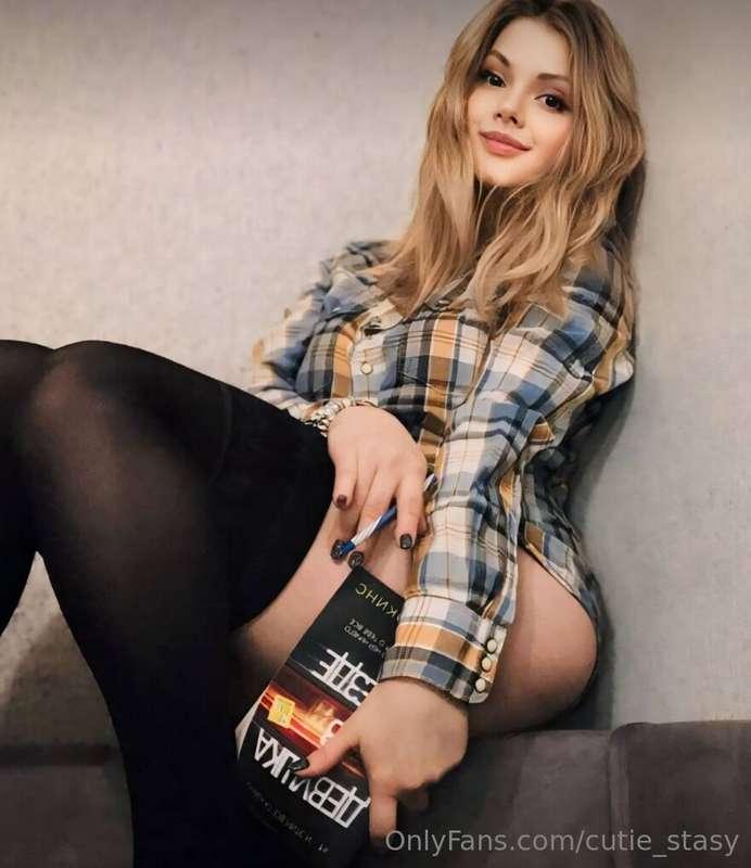😈 @shyensley  😈
She's so kinky for her age..  🥵💦 but she's o..