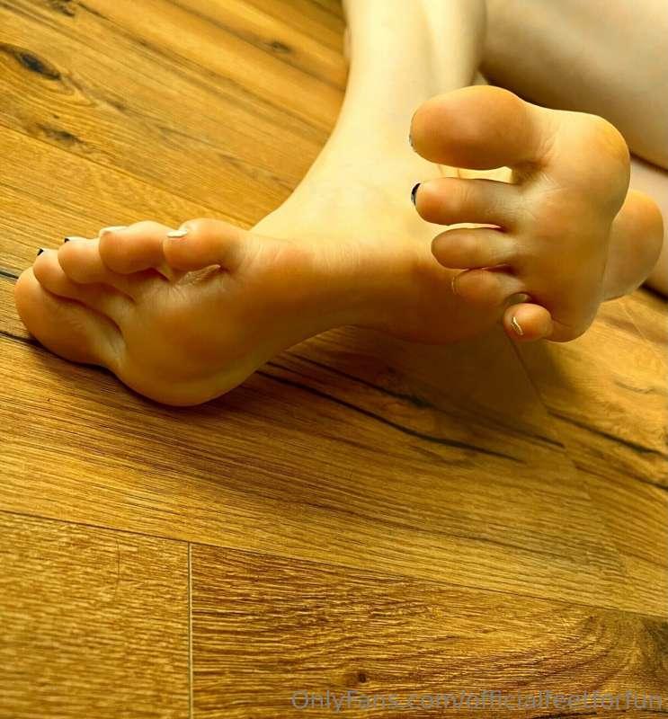 Would you let me put your foreskin down with my toes? 🤭